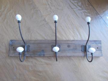 Portemanteau. beschikbaar voor biedingen