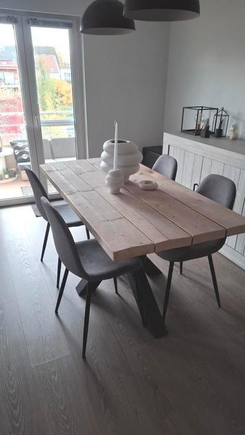 Steigerhouten eettafel + 4 stoelen – prijs bespreekbaar beschikbaar voor biedingen