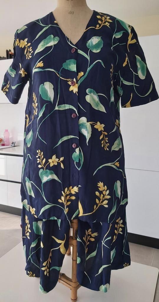 Tailleur Jupe-short blouse manches courtes taille 40, Enlèvement ou Envoi, Comme neuf
