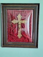 kruis in kader achter glas, Ophalen of Verzenden