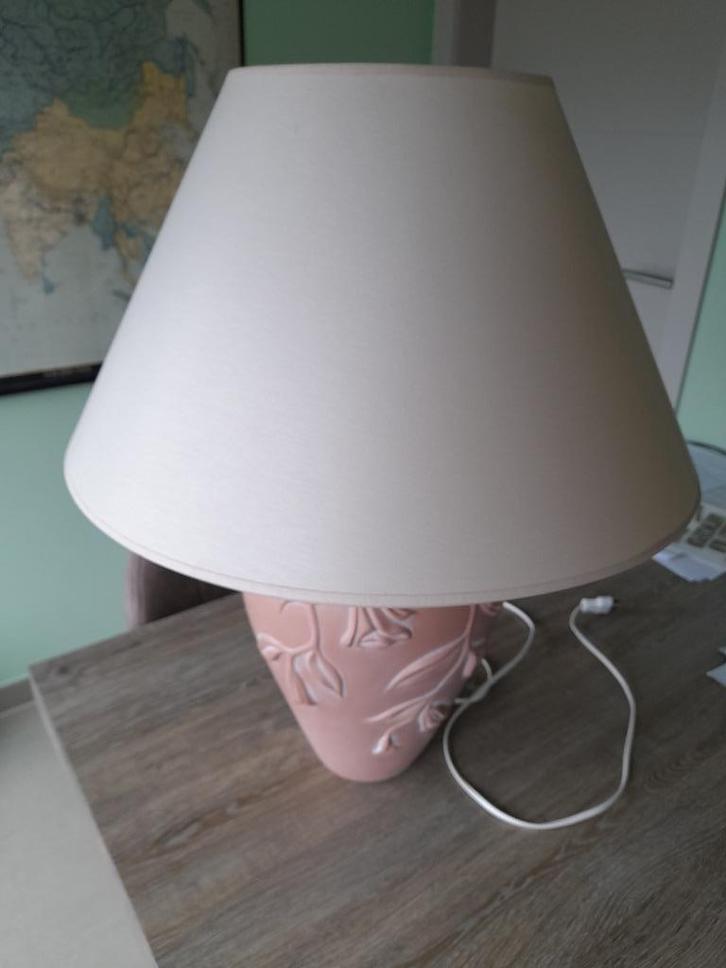 Stijlvolle tafellamp met nieuwe kap, Huis en Inrichting, Lampen | Tafellampen, Zo goed als nieuw, 50 tot 75 cm, Stof, Ophalen of Verzenden