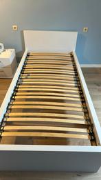 Wit bed met matras. 1 persoonsbed, Huis en Inrichting, Slaapkamer | Bedden, Ophalen, 90 cm, Eenpersoons, Wit