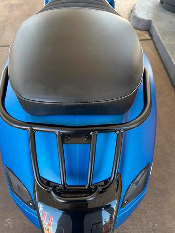 Vespa gts sport rek mat zwart nieuw  beschikbaar voor biedingen