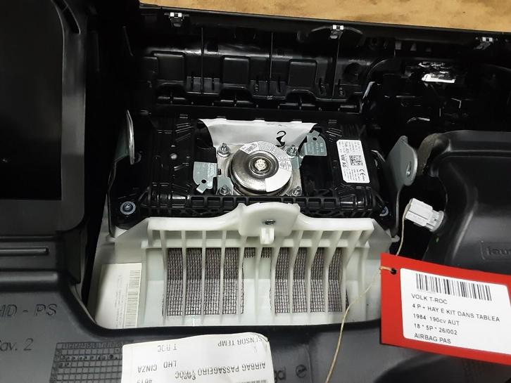 AIRBAG PASSAGER Volkswagen T-Roc I (2GA880204D), Autos : Pièces & Accessoires, Autres pièces automobiles, Volkswagen, Utilisé