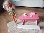 Barbie met Pick - Nick tafel, Comme neuf, Enlèvement ou Envoi, Barbie