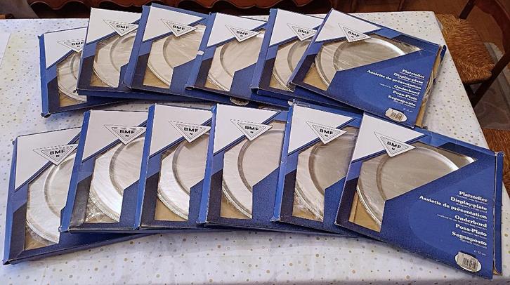 Vintage: 12 prachtige, verzilverde onderborden met parelrand, Huis en Inrichting, Keuken | Servies, Gebruikt, Ophalen of Verzenden