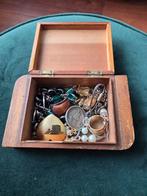 Klein houten doosje met.vintage juwelen, Verzenden