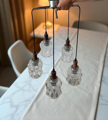 Lampe suspendue/lustre vintage avec 5 abat-jour en verre, Enlèvement ou Envoi