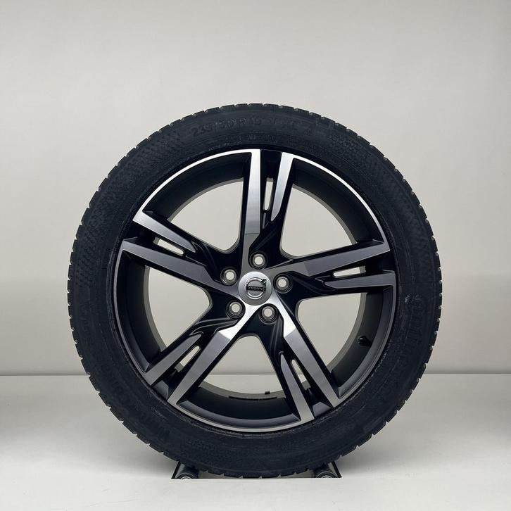 Volvo NIEUWE  19 inch R-design velgen + Winterbanden XC40, Auto-onderdelen, Banden en Velgen, Banden en Velgen, Winterbanden, 19 inch
