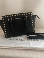 Michael Kors studded bag, Handtassen en Accessoires, Tassen | Damestassen, Ophalen, Zo goed als nieuw, Zwart, Schoudertasje