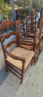 Zes rieten stoelen, Ophalen