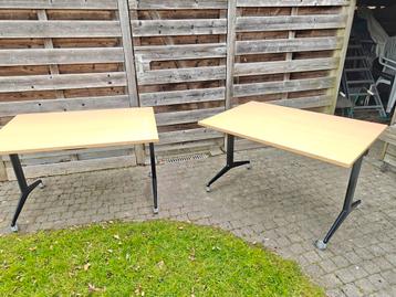 Inklapbare bureau's  beschikbaar voor biedingen