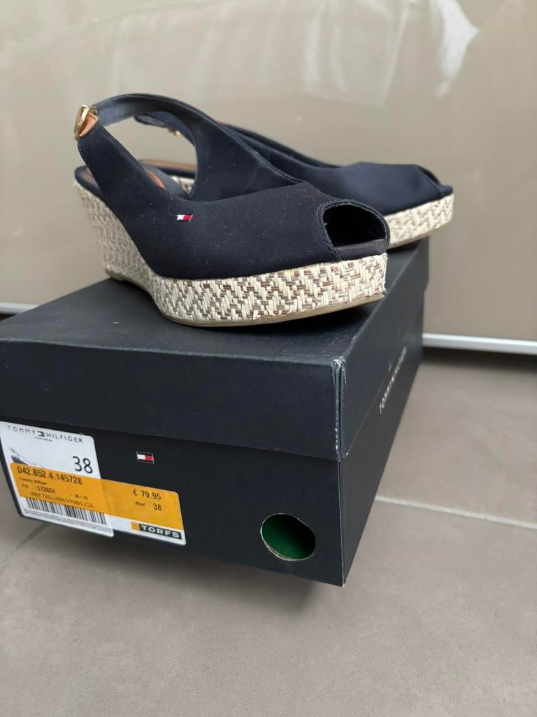 Schoenen tommy hilfiger maat 38, Tommy hilfiger, Blauw, Ophalen of Verzenden, Zo goed als nieuw