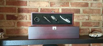 Luxe wijnkoffer beschikbaar voor biedingen