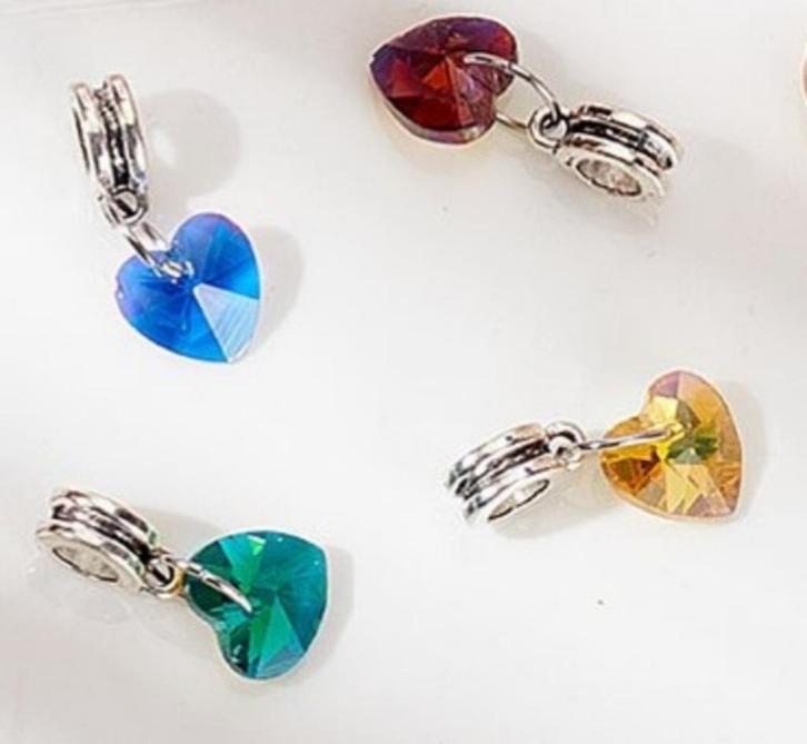 Set van 4 bedels met hartjes voor groot-gat-bdeelarmbanden, Handtassen en Accessoires, Bedels, Nieuw, Overige merken, Overige materialen