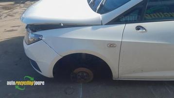 Scherm links-voor van een Seat Ibiza (LB9A) beschikbaar voor biedingen