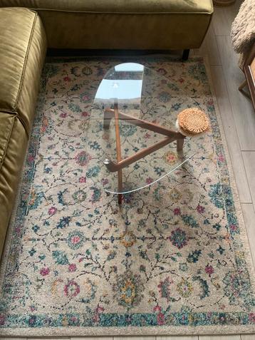 Tapijt met bloemenprint beschikbaar voor biedingen