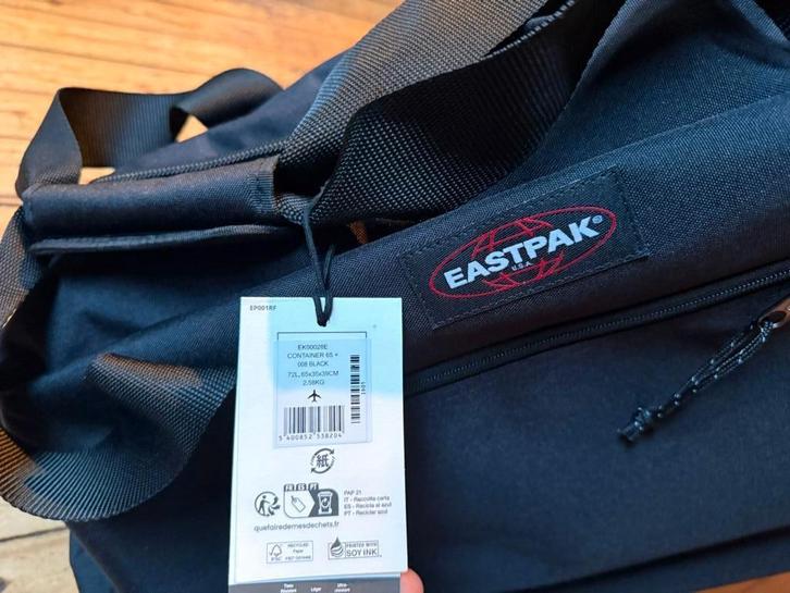 Eastpak op wieltjes 65 liter NIEUW, Handtassen en Accessoires, Tassen | Reistassen en Weekendtassen, Nieuw, Zwart, 60 tot 80 cm