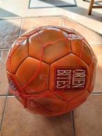 Ballon de football orange Orien Bites, Sports & Fitness, Enlèvement ou Envoi, Neuf, Ballon