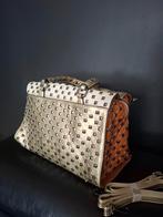 Neuf grands sac doré camel avec clous, Enlèvement ou Envoi, Neuf, Beige, Sac à main