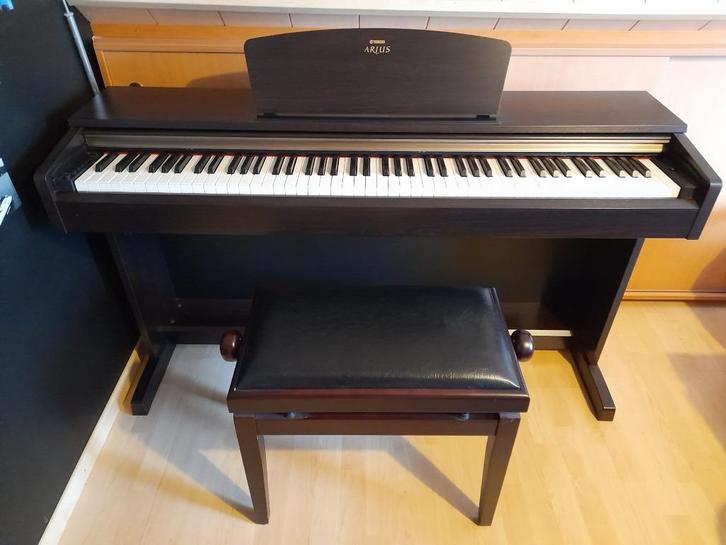 Digitale piano Yamaha YDP161, Muziek en Instrumenten, Piano's, Gebruikt, Piano, Overige kleuren, Digitaal, Ophalen