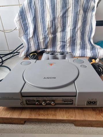 PlayStation 1 SCPH-1001 + 1 manette beschikbaar voor biedingen