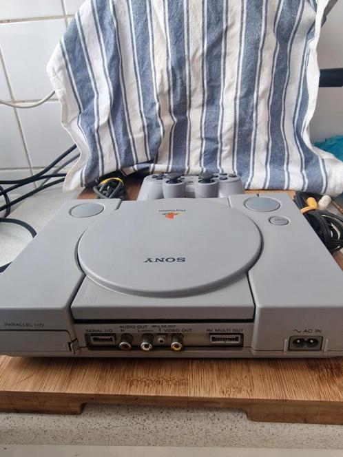 PlayStation 1 SCPH-1001 + 1 manette, Games en Spelcomputers, Spelcomputers | Sony PlayStation 1, Zo goed als nieuw, Ophalen of Verzenden