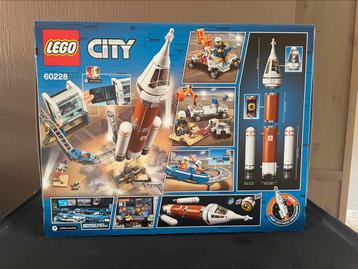 LEGO City Ruimtevaart Ruimteraket en Vluchtleiding - 60228 beschikbaar voor biedingen
