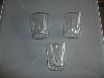 1 set van 12 glazen water/limonade beschikbaar voor biedingen