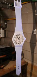 Grote witte hang horloge werkt op batterijen, Maison & Meubles, Accessoires pour la Maison | Autre, Enlèvement, Utilisé