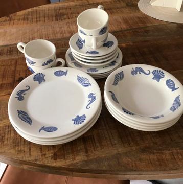 4 delig eetservies beschikbaar voor biedingen