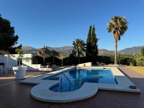 Prachtige villa regio Malaga Spanje  mei-juni-september vrij, Vakantie, Vakantiehuizen | Spanje, Costa del Sol, Landhuis of Villa