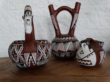 Ensemble de trois poteries indiennes du Chili