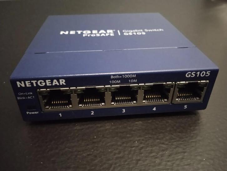 NETGEAR GS105 ProSafe – 5x Gigabit – Stil & Betrouwbaar, Computers en Software, Netwerk switches, Zo goed als nieuw, Ophalen of Verzenden