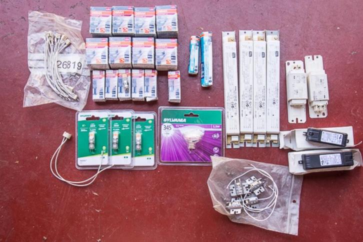 Lot lampen & transfo’s (Osram, Sylvania, ...), Huis en Inrichting, Lampen | Spots, Nieuw, Plafondspot of Wandspot, Led, Ophalen
