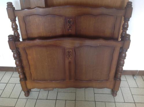 Vintage antiek gesneden bed van edelhout, Antiek en Kunst, Antiek | Woonaccessoires, Ophalen