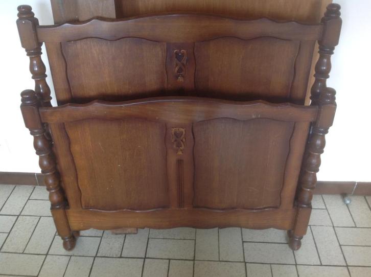 Vintage antiek gesneden bed van edelhout, Antiek en Kunst, Antiek | Woonaccessoires, Ophalen