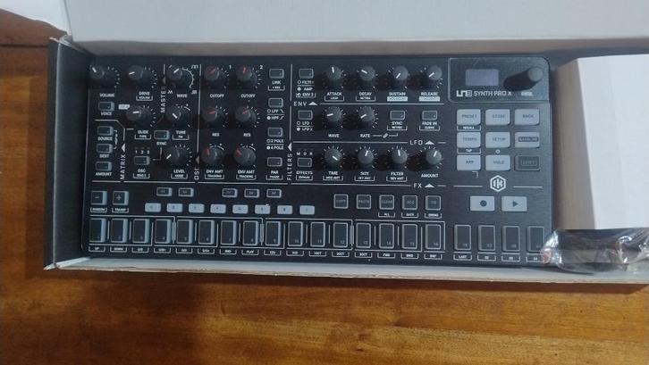 Uno Pro X, Muziek en Instrumenten, Synthesizers, Nieuw, Overige merken, Met midi-aansluiting, Ophalen of Verzenden
