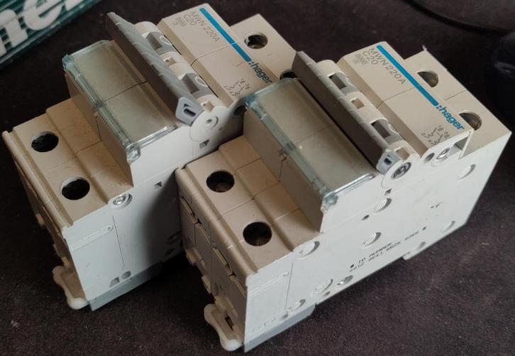 Installatie automaat Hager 20A, Doe-het-zelf en Bouw, Elektriciteit en Kabels, Gebruikt, Overige typen, Ophalen of Verzenden