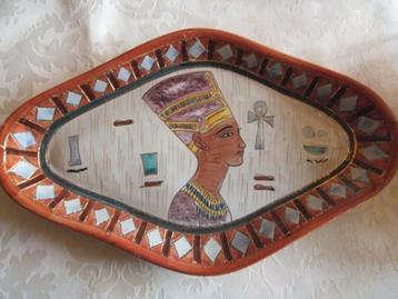 sierbord Nefertiti,  beschikbaar voor biedingen