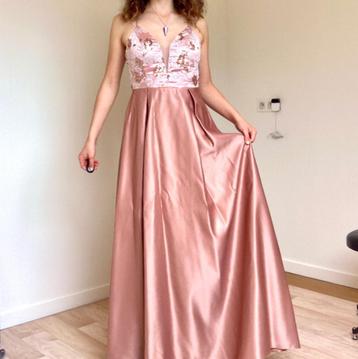 Robe de cérémonie beschikbaar voor biedingen