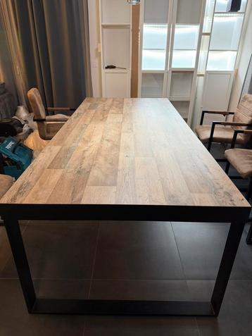 Table à manger beschikbaar voor biedingen