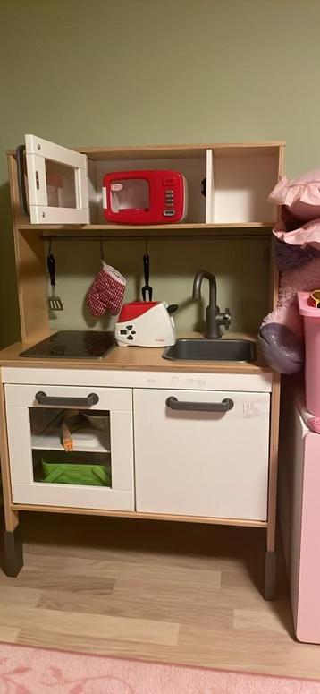 Keukentje IKEA met benodigdheden beschikbaar voor biedingen