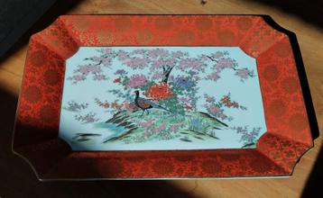 Vintage plateau in Japans porselein handgeschilderd. beschikbaar voor biedingen