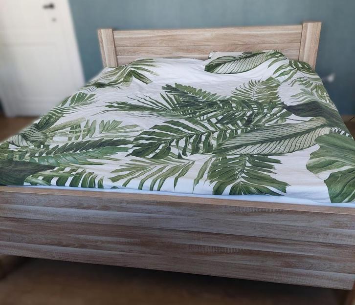 Bed 180cm op 200 cm, Huis en Inrichting, Slaapkamer | Bedden, Zo goed als nieuw, Tweepersoons, 180 cm, 200 cm, Hout, Ophalen