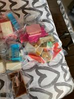 Set met kleine meubeltjes, en popjes ,, Verzamelen, Ophalen of Verzenden