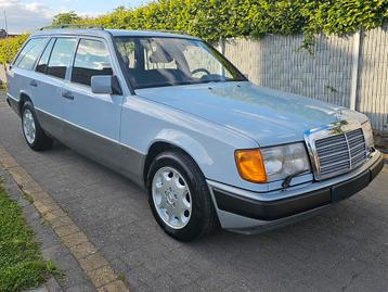 Mercedes 250TD station Automaat/Airco, Auto's, Mercedes-Benz, Zwart, Particulier, Mistlampen, Zilver of Grijs