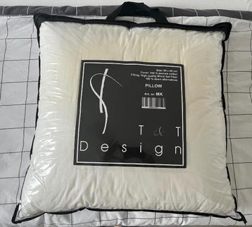 2 kussens T&T Design beschikbaar voor biedingen