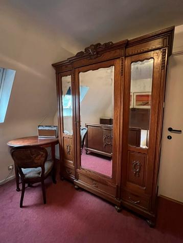 Romantische eikenhouten slaapkamer te koop aan spotprijs beschikbaar voor biedingen