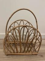 Rotan krantenbak, Huis en Inrichting, Woonaccessoires | Krantenbakken en Lectuurbakken, Ophalen, Zo goed als nieuw